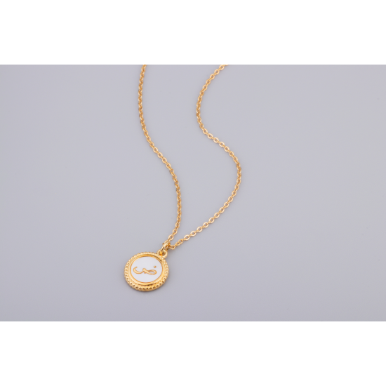 	Golden pendant with insertion of a pearly shell medallion decorated with the letter “Dâd”ض